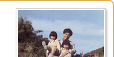 昭和45年、千葉にて。2歳違いの娘さんは双子みたいに愛らしい